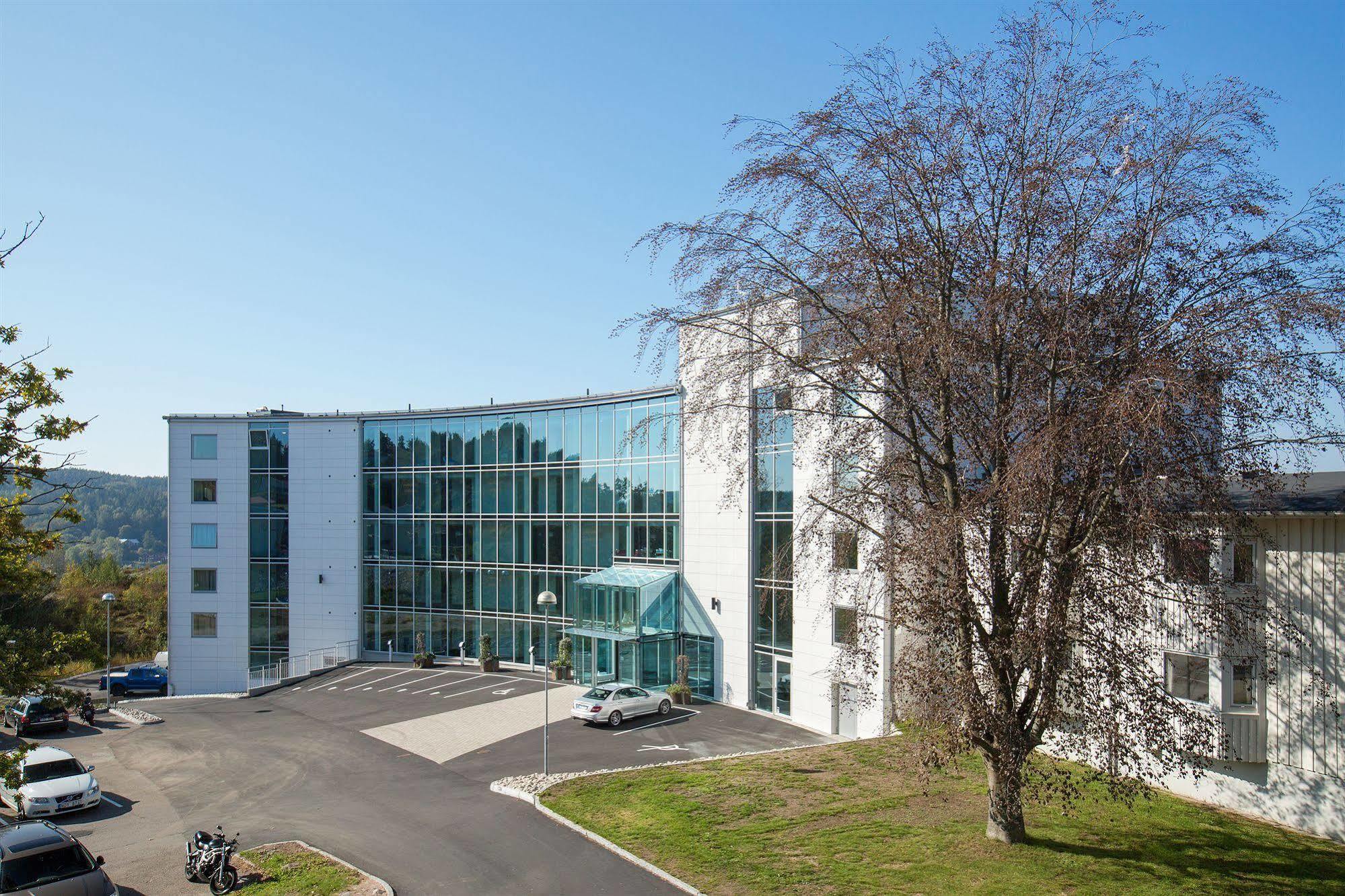 Bohusgarden Hotell & Konferens Uddevalla Exterior photo